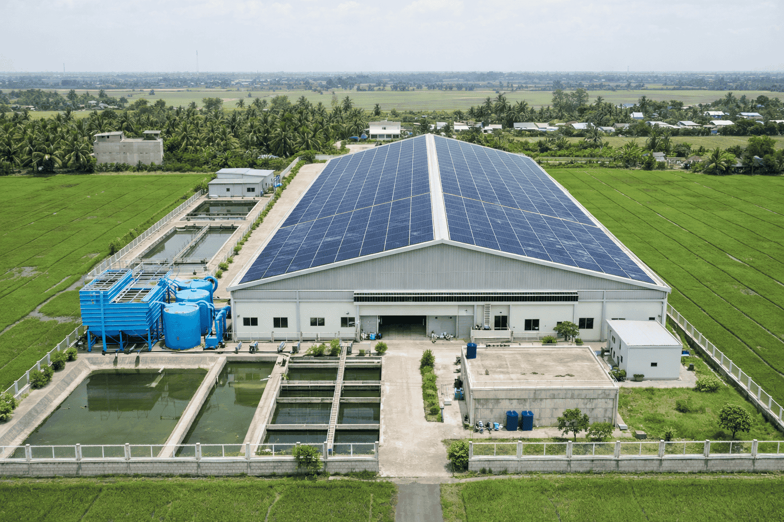 Nhà Máy Nước Sạch Tiền Điện 50 Triệu/Tháng Có Nên Lắp Điện Mặt Trời Không?